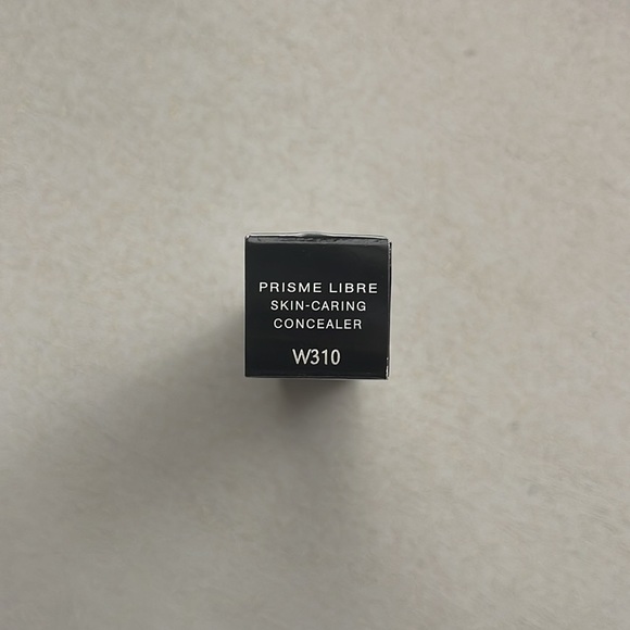 Givenchy prisme libre skin-caring concealer W310 - Picture 2 of 2